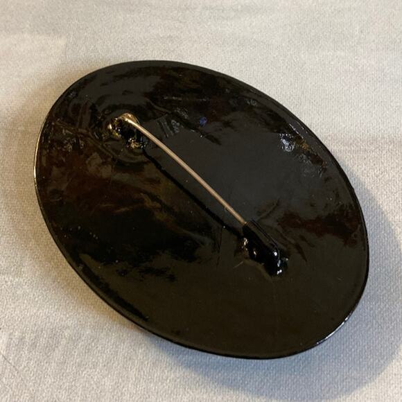 Vintage Hand-Painted and Signed Palekh Russian Wood & Black Lacquer Brooch EUC - Picture 2 of 4